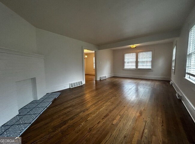 Building Photo - 300 N College St