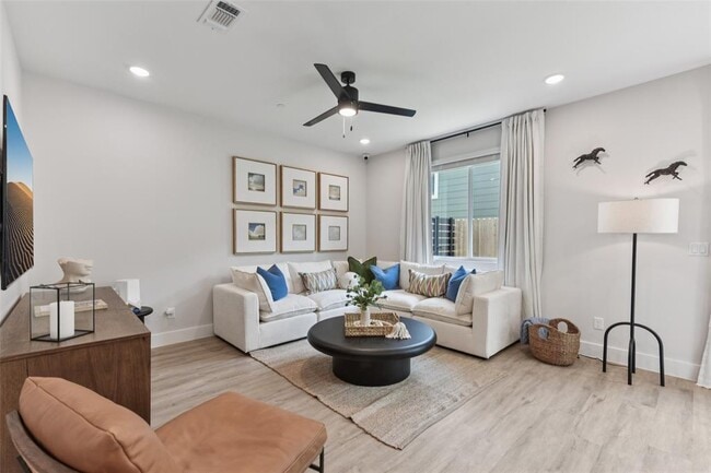 Building Photo - 7603 Strong Bow Ct