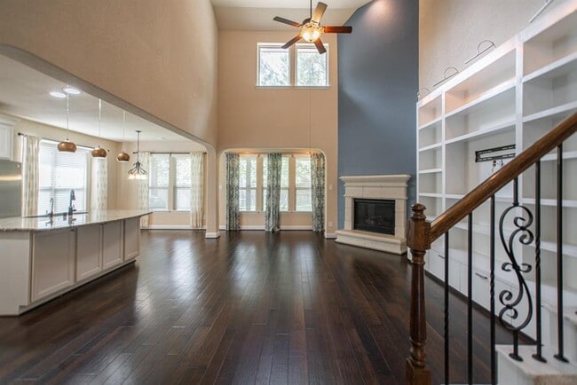 Building Photo - 31 Whispering Thicket Pl
