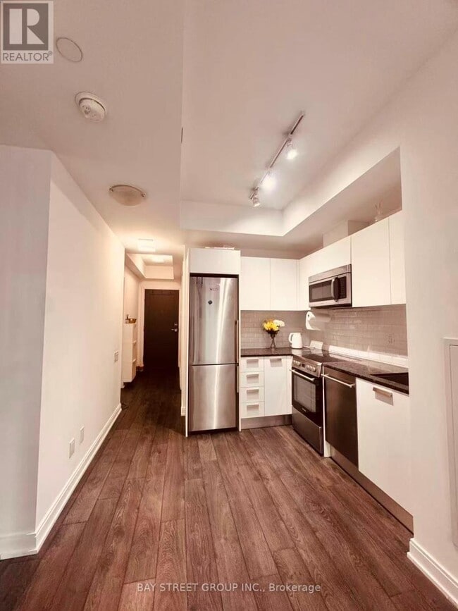 Building Photo - 42 Charles St E