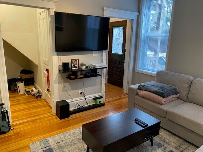 Foto del edificio - 2334 N Southport Ave