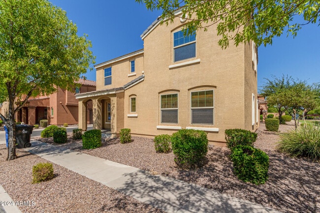 Building Photo - 2261 S Ponderosa Dr