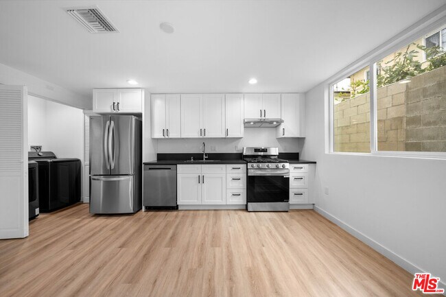 Foto del edificio - 1535-1538 N Kingsley Dr