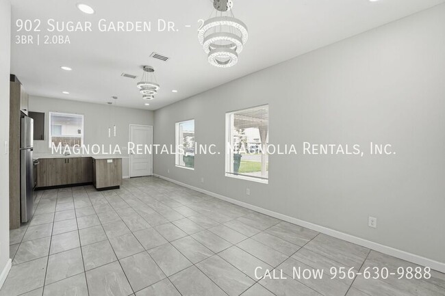 Building Photo - 902 Sugar Gdn Dr