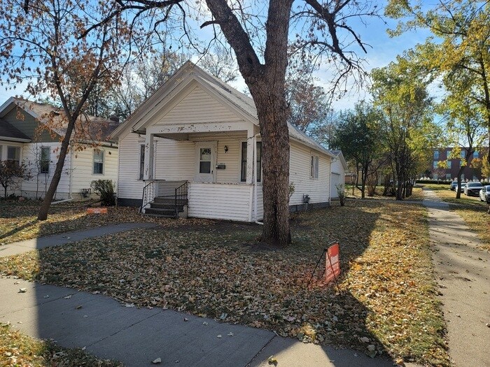 Foto principal - Two bedroom one bathroom w/double garage