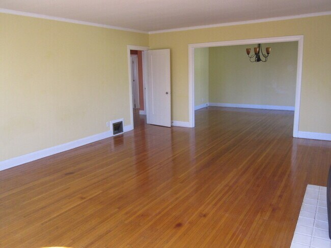Foto del edificio - 3047 E Vista St