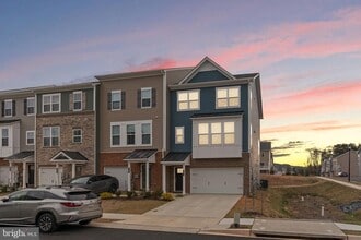 Building Photo - 1605 Aster Ln