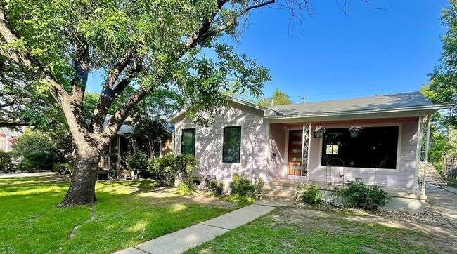 Building Photo - 4412 Bellvue Ave