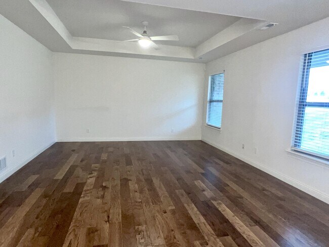 Foto del edificio - 5708 Bower Ln