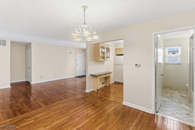 Building Photo - 1201 Normandy Ct