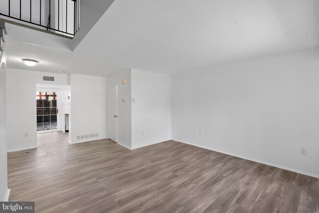 Foto del edificio - 14 Dover Ct