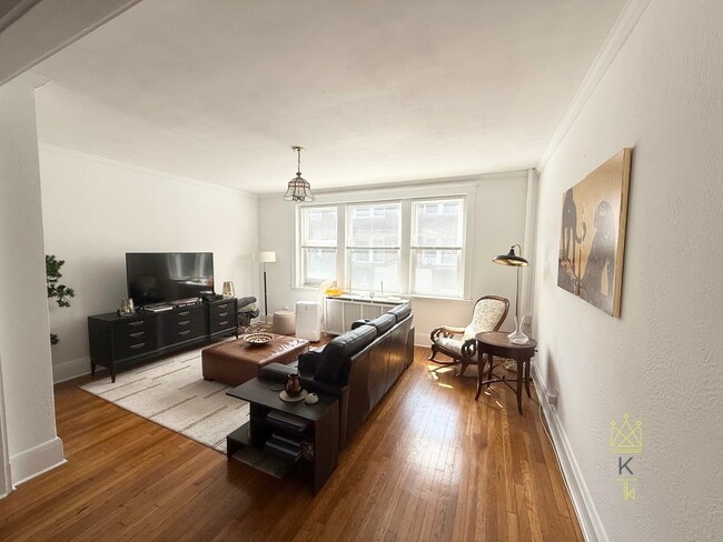 Building Photo - 44 Longwood Ave