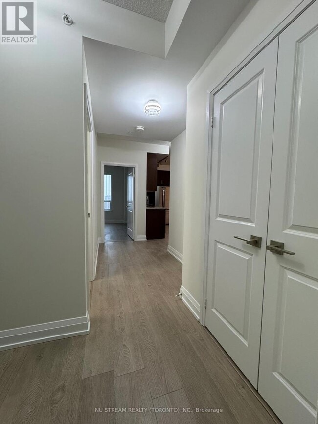 Building Photo - 7161 Yonge St