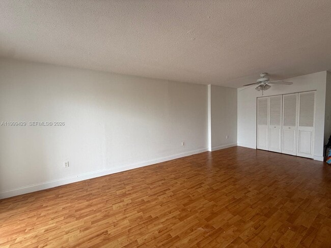 Foto del edificio - 400 Kings Point Dr