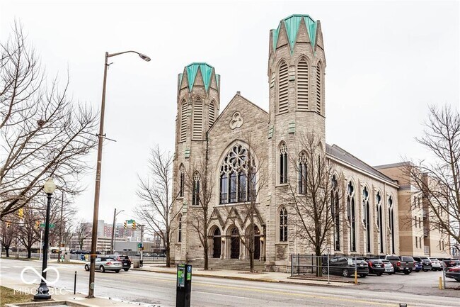 Foto del edificio - 802 N Meridian St