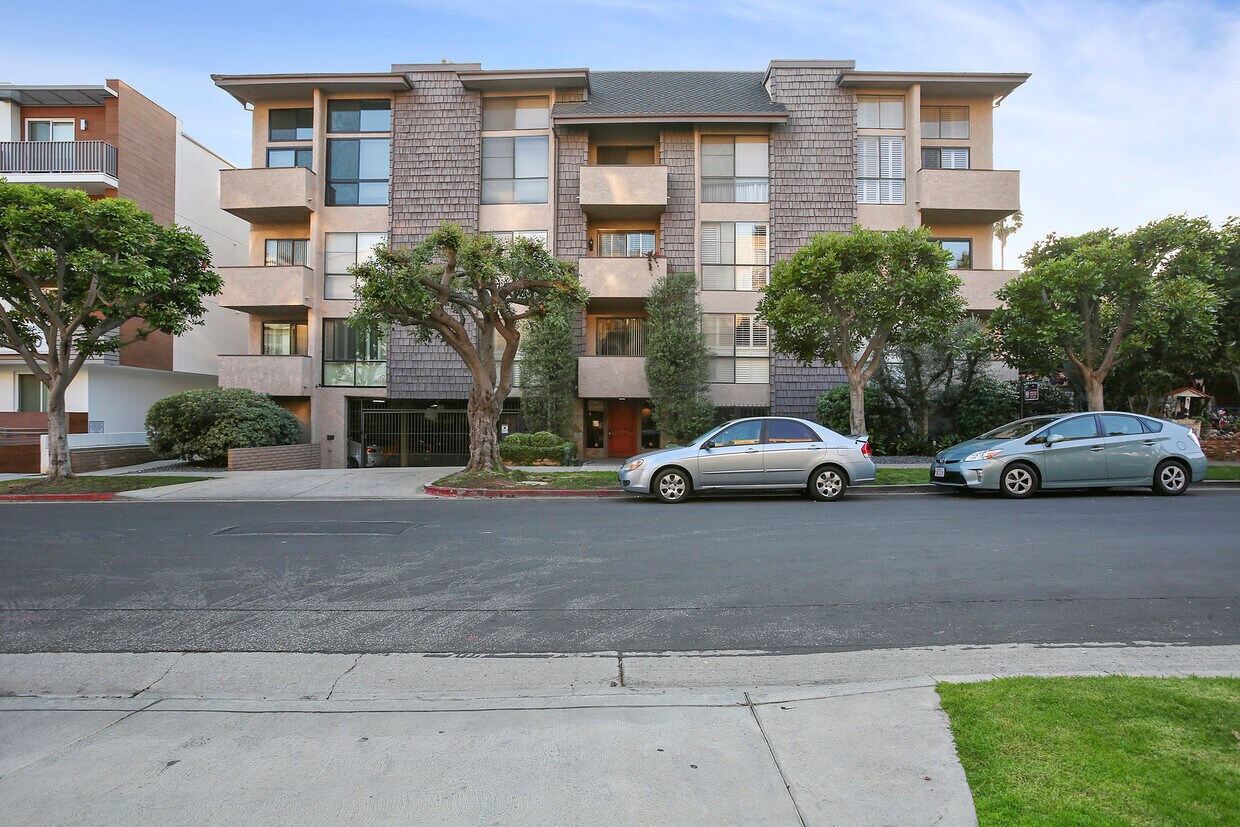 Primary Photo - 2307 Fox Hills Dr