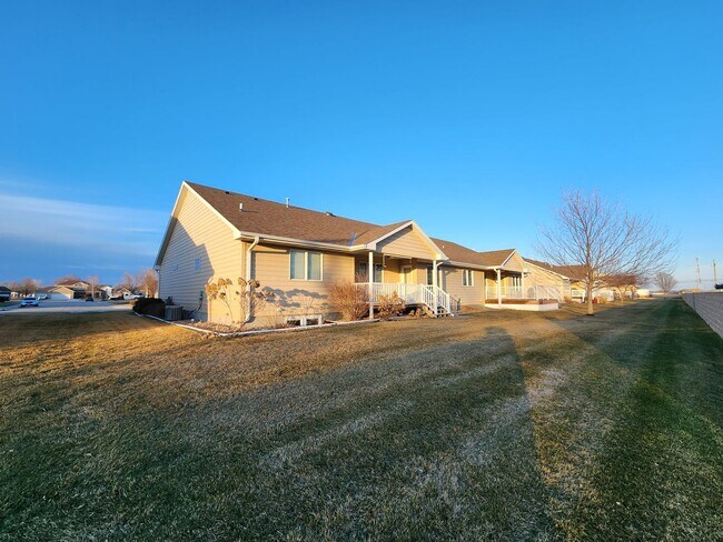 Foto del edificio - 4021 Sandalwood Drive