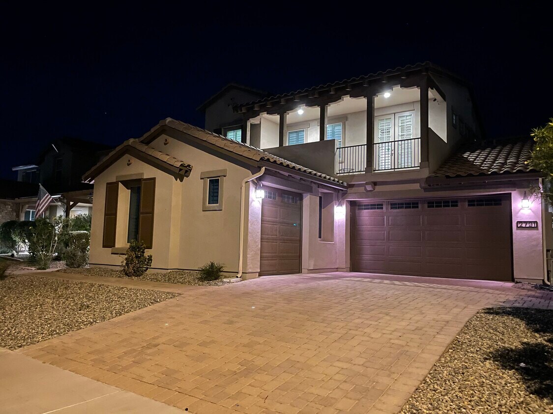 Primary Photo - 2721 E Sunrise Pl