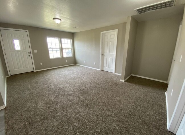 Building Photo - 4 Bedroom House Available in Moore