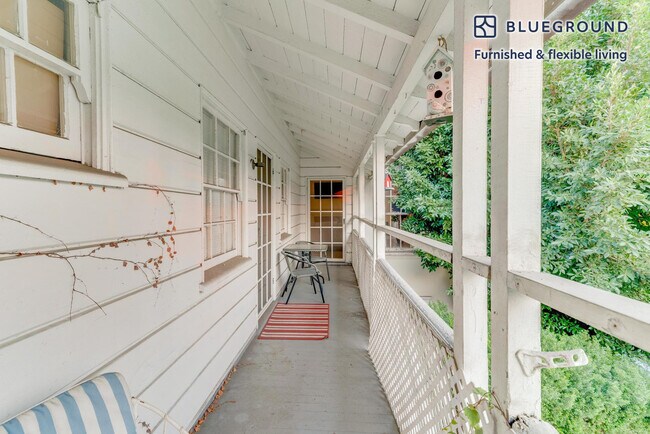 Foto del edificio - 9419 Charleville Blvd