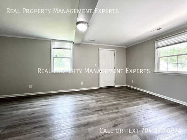Building Photo - 1239 Log Cabin Rd