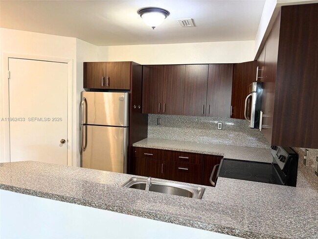 Foto del edificio - 2445 SW 18th Terrace