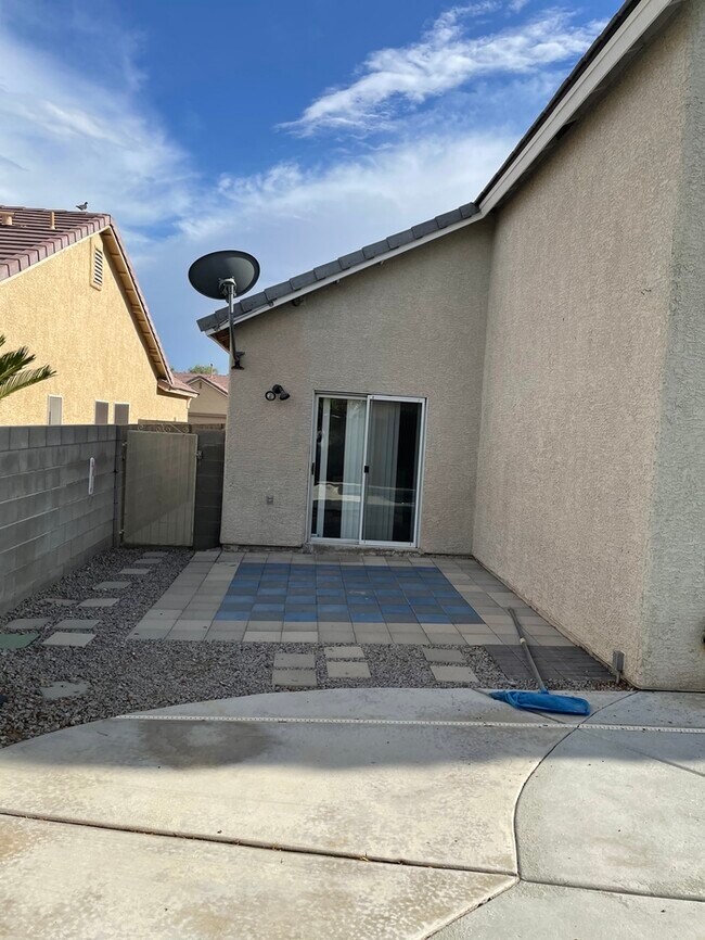 Beautiful Single Story Home with a Private... House for Rent in Las