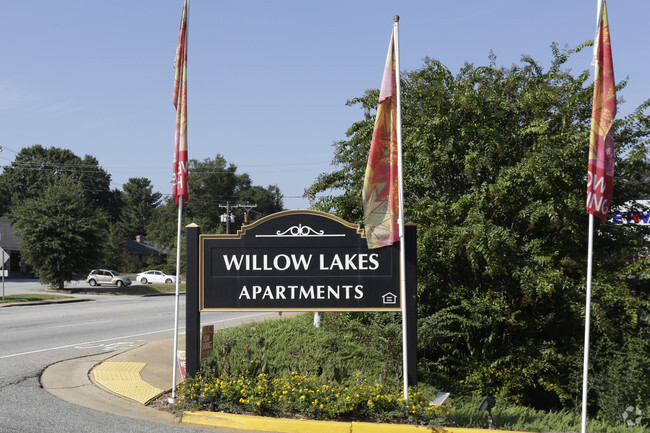 Building Photo - Willow Lakes