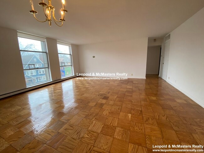 Building Photo - 520 Washington St