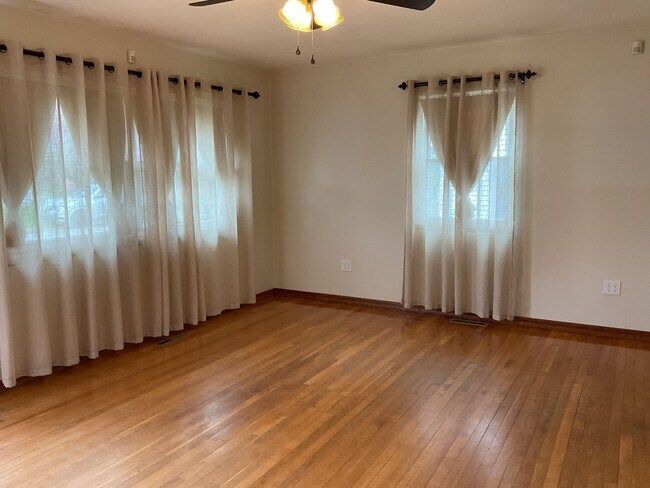 Foto del edificio - COZY 3 BEDROOM HOME