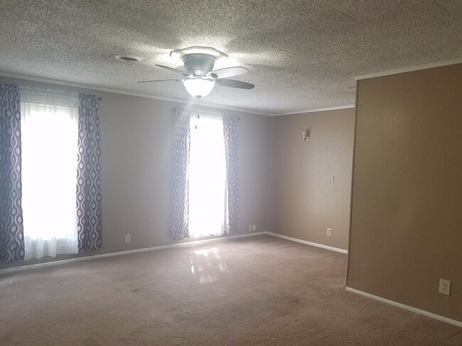 Building Photo - PRE-LEASING- AVAILABLE JUNE 10TH- 4 Bedroom/ 2 Bathroom Home
