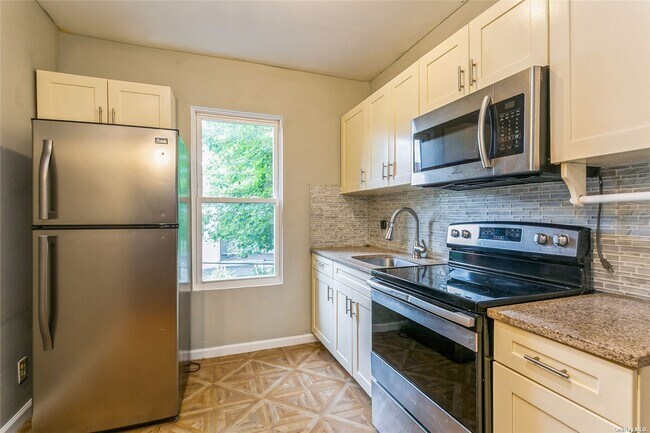 Building Photo - 1340 Teller Ave