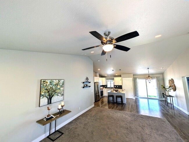 Building Photo - 4 BED HOME FOR RENT IN BENTON CITY MOVE-IN...