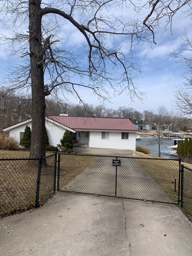 Building Photo - 2195 Portside Ln