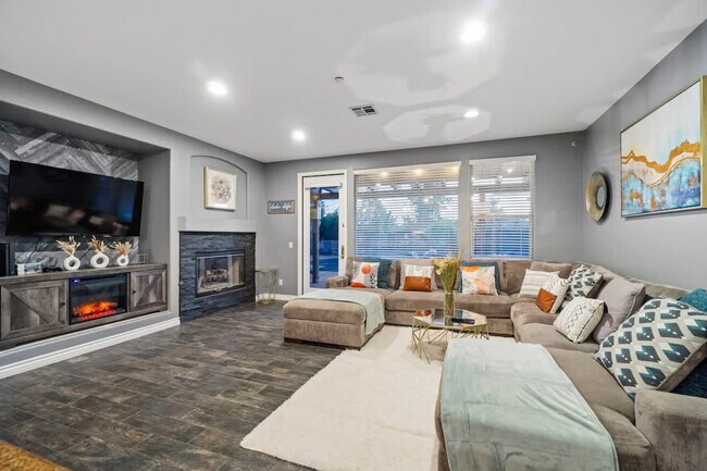 Foto del edificio - 1107 Shadowcrest Ln