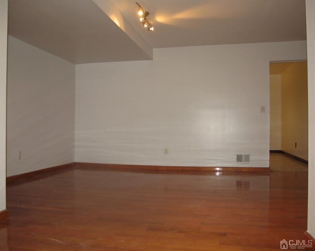 Building Photo - 5401 N Oaks Blvd