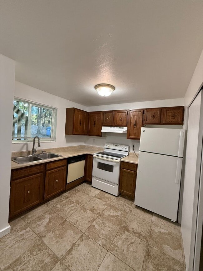 Photo - Beautiful Two Bedroom Apt; Salt Lake City, 1,000 sq ft; New Flooring