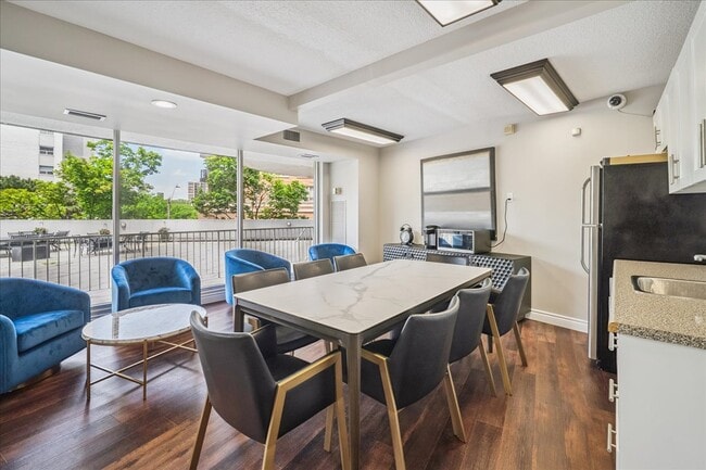 Building Photo - John Street Apartments