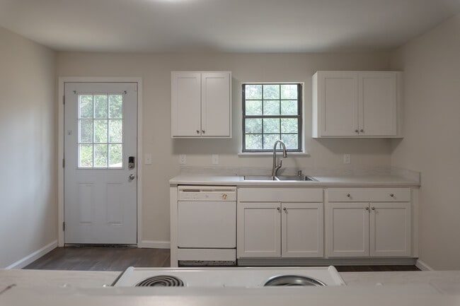 Foto del edificio - 1321 Burgess Dr