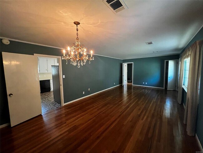Building Photo - 355 Mont Vista Dr