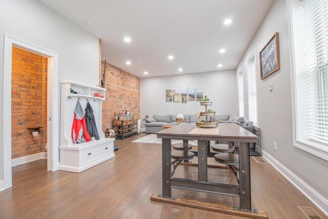 Building Photo - 74 1/2 N Ohio Ave