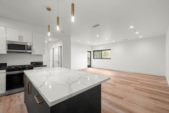 Building Photo - 1920 S Sherbourne Dr