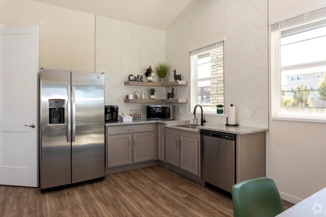 Resident Lounge - Canvas at Castle Rock