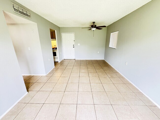 Foto del edificio - 1101 Benoist Farms Rd
