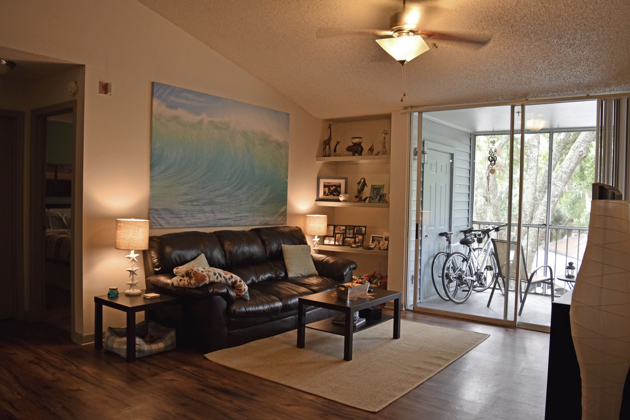 Living room - 2428 Lake Vista Ct