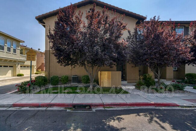 Foto del edificio - 1928 Wind Ranch Rd