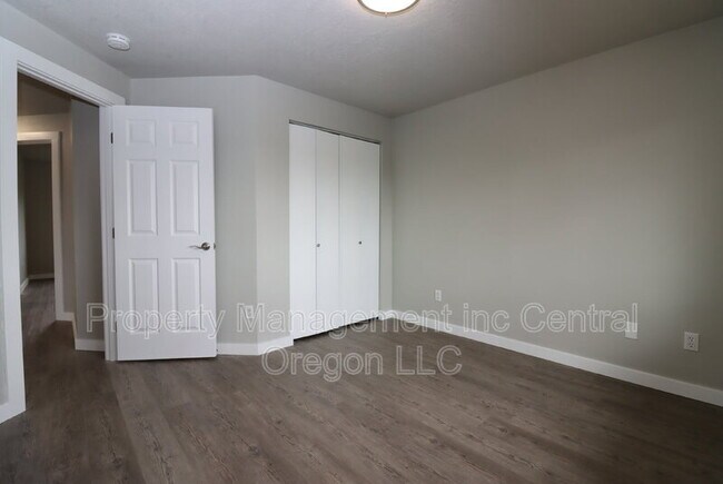Foto del edificio - 1472 NE Whisper Ridge Dr