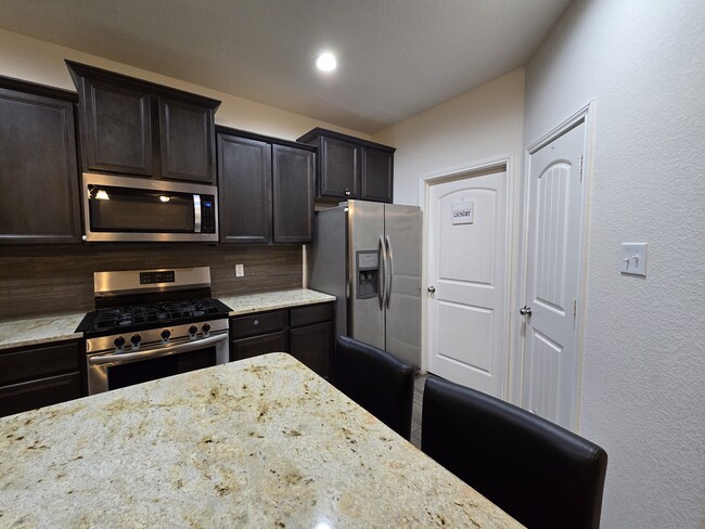 Foto del edificio - 15006 Starry Hills Ct