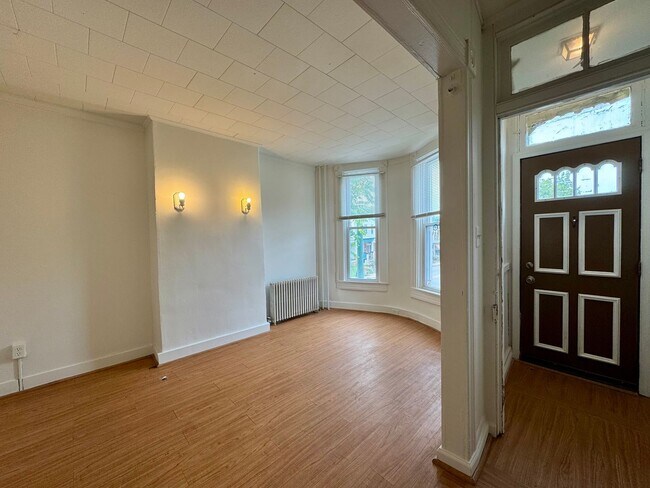 Building Photo - Three-Bedroom Townhome in Remington/Wyman ...