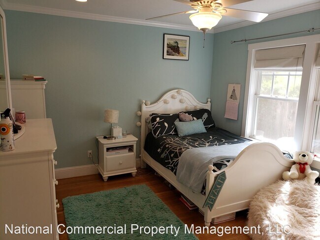 Foto del edificio - 3 br, 2 bath House - 258 Grand Street